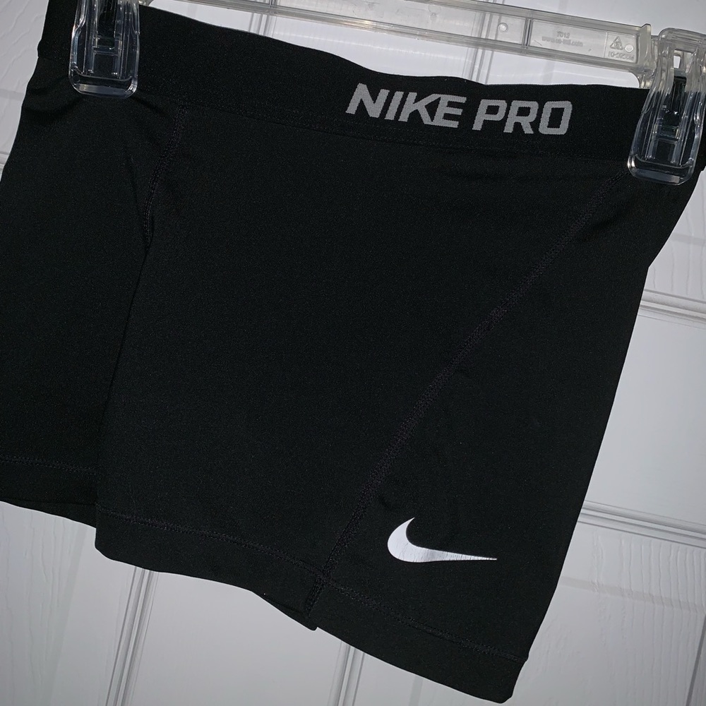 Women’s Nike pro combat shorts spandex